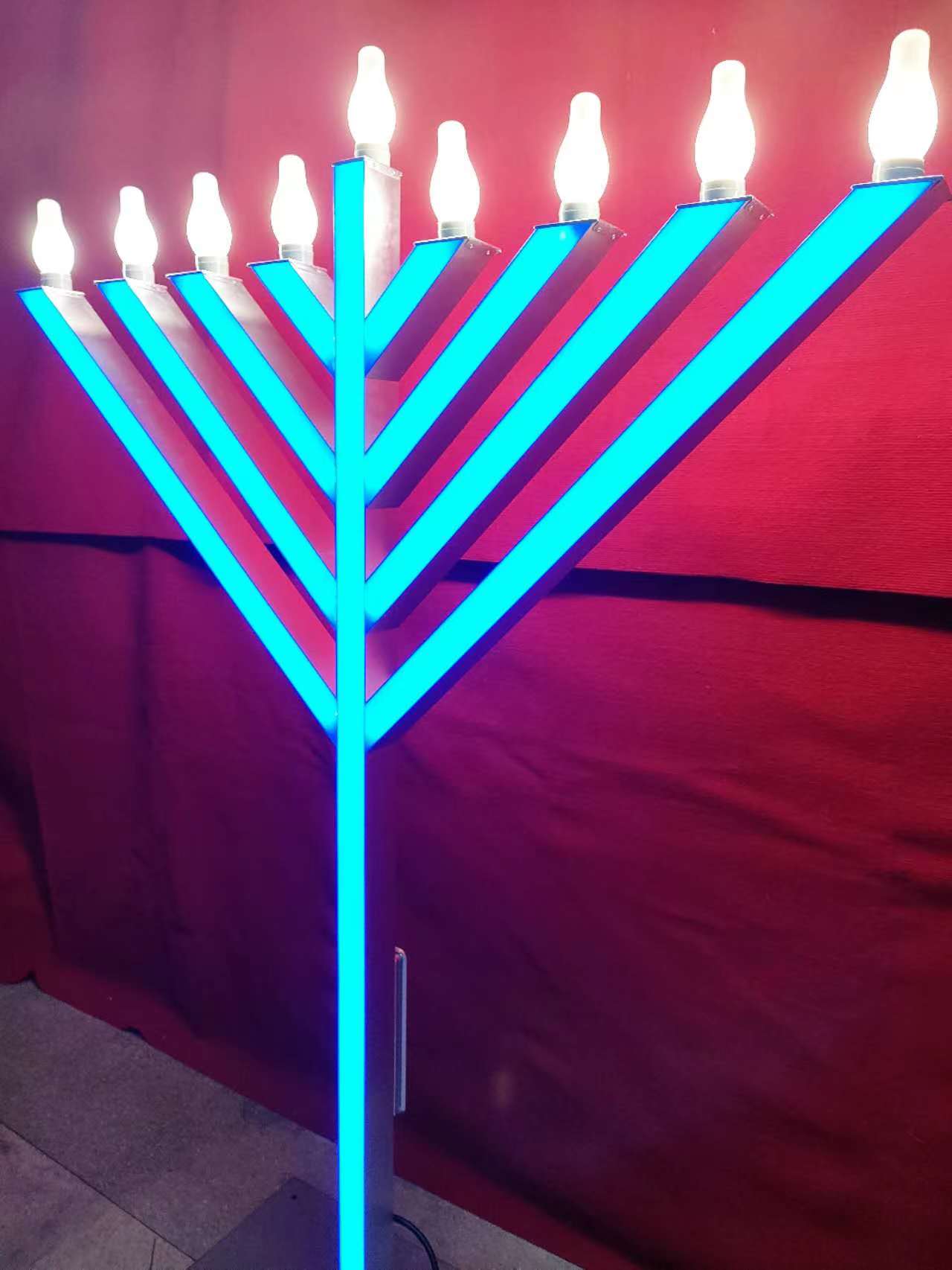 Outside Menorah Chabad Display Menorah LUX 6 ft. LED – ahuva.com