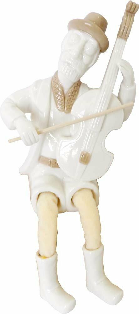 Chielo player Seated Porcelain 
