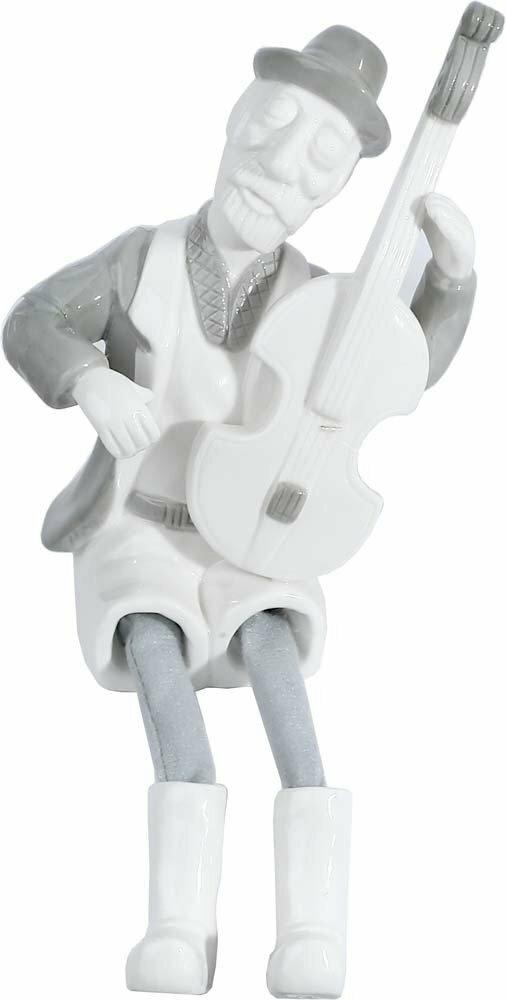 Chielo player Seated Porcelain 