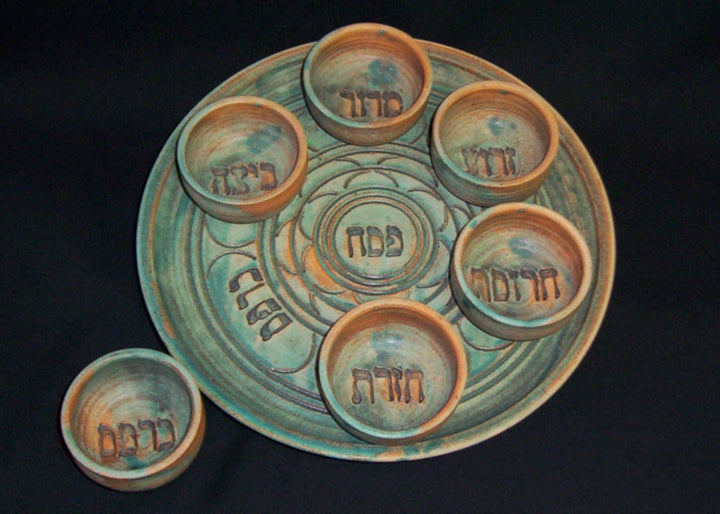 Seder Plate with Hebrew Writing and Bowls C1 Seder Plate 